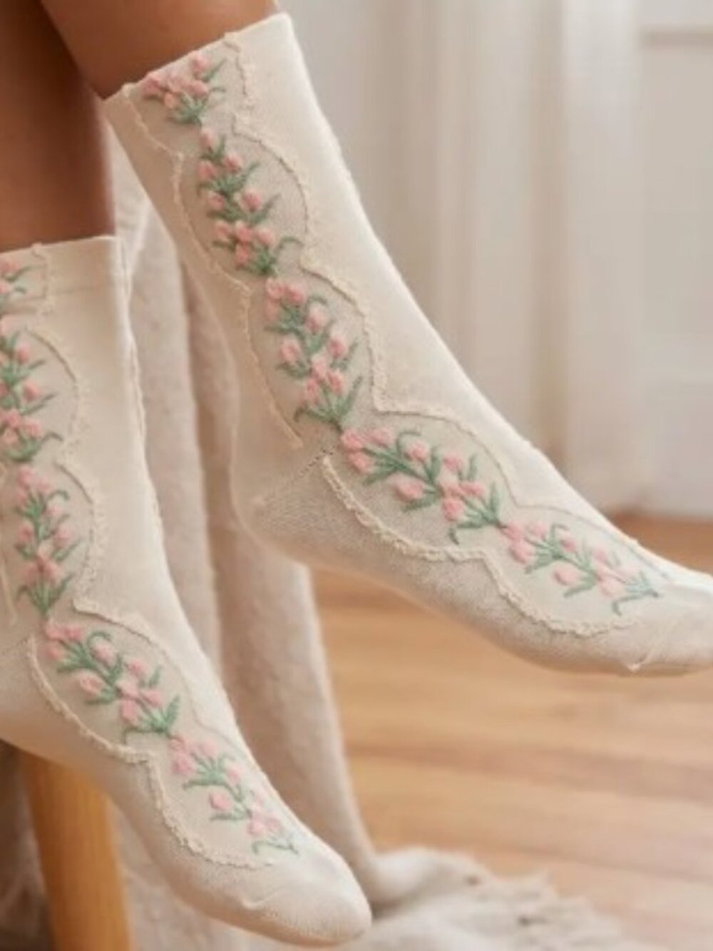 Floral Tulip Vine Embroidered Socks - Beige